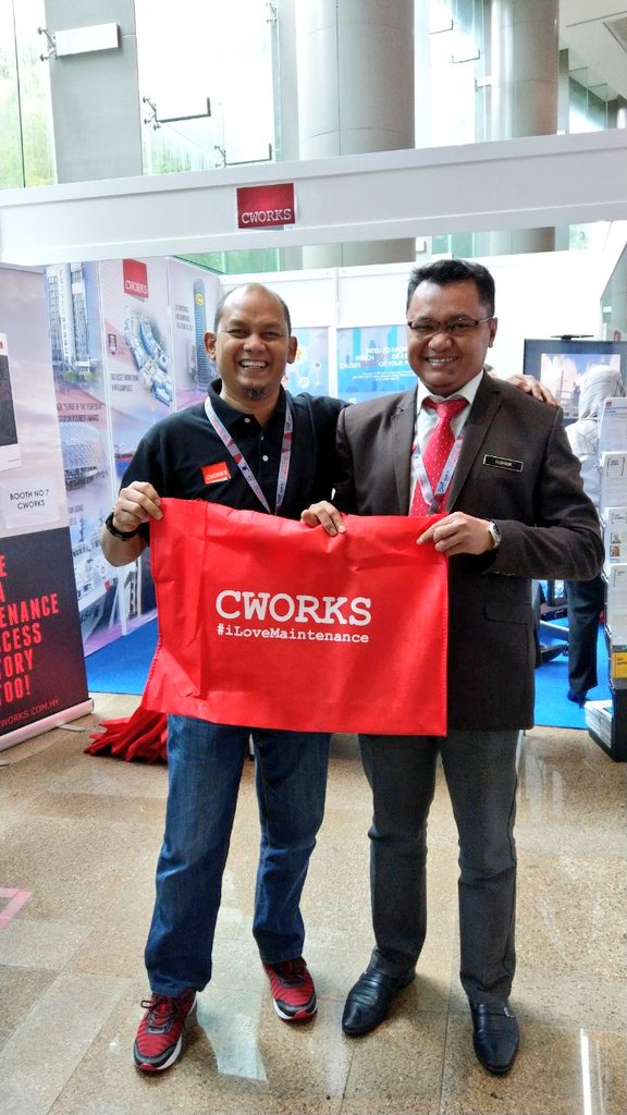 zakhir69's tweet photo. Jom #NAFAM2018 singgah booth @CWorksCMMS dapat bag merah besau..Terima kasih sahabat2 yang beri sokongan..@norhishaml @suhailimansor @FaizulJkr @EzryIr https://t.co/477kvbWBvR