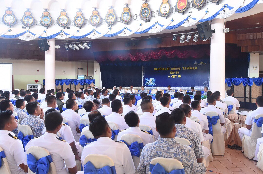 MPA_Barat's tweet photo. Full House! Warga #NavyPeople di Pangkalan TLDM Lumut berkumpul di @WismaSamudera beri sokongan dlm Mesyuarat Agung Tahunan ke-36 yg dipengerusikan Laksma Ir. Franklin Jeyasekhar Joseph, Yang Dipertua Wisma.

#NavyNews 
#NavyWay https://t.co/n1NMuLkkkP