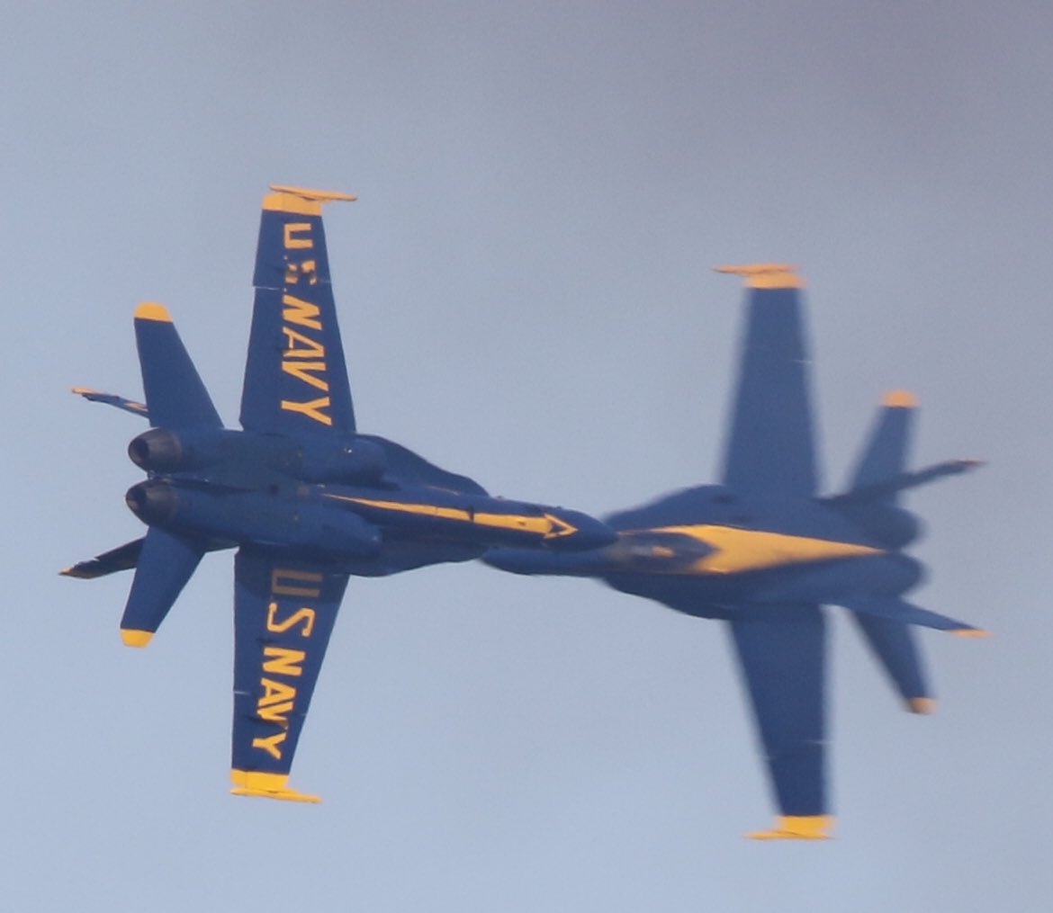 f22a_av8b_f35b's tweet photo. #FleetWeek2018
#FleetWeekSF
#BlueAngels
#UnitedStatesCoasGuard
#UnitedAirlines https://t.co/TuD4Lh2XIy