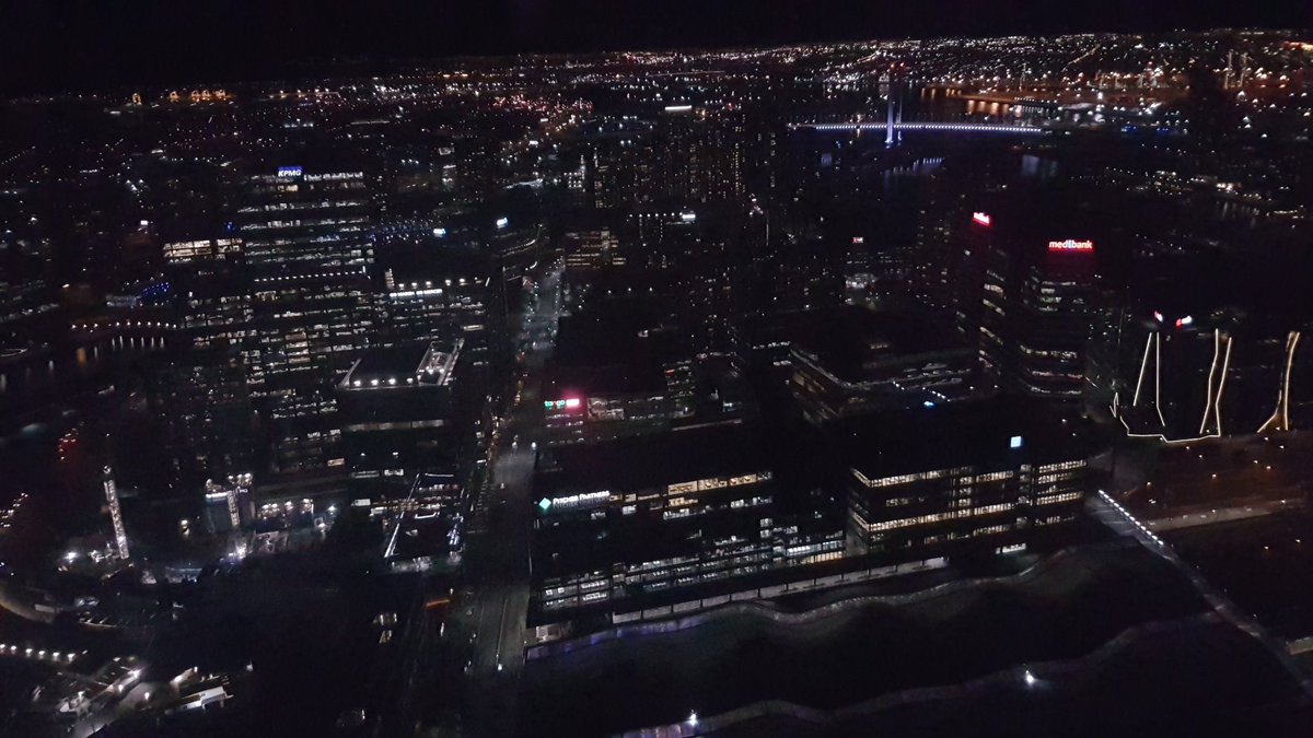 db_cfc's tweet photo. Views from the apartment in Melbourne city centreπ#melbourne #views #59thfloor https://t.co/uWiBANH2CR