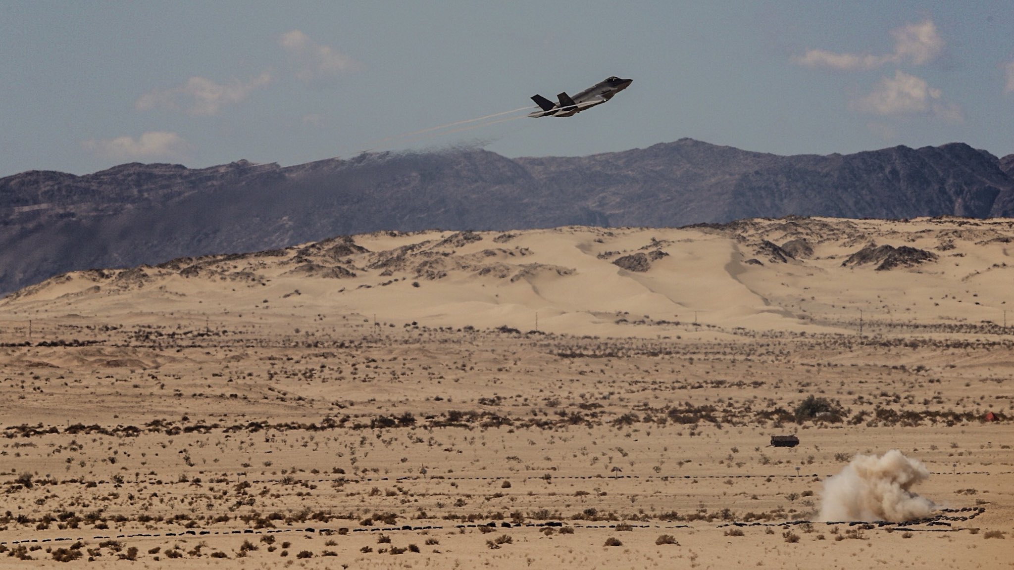 DpCbKVmU4AA1vec.jpg:large