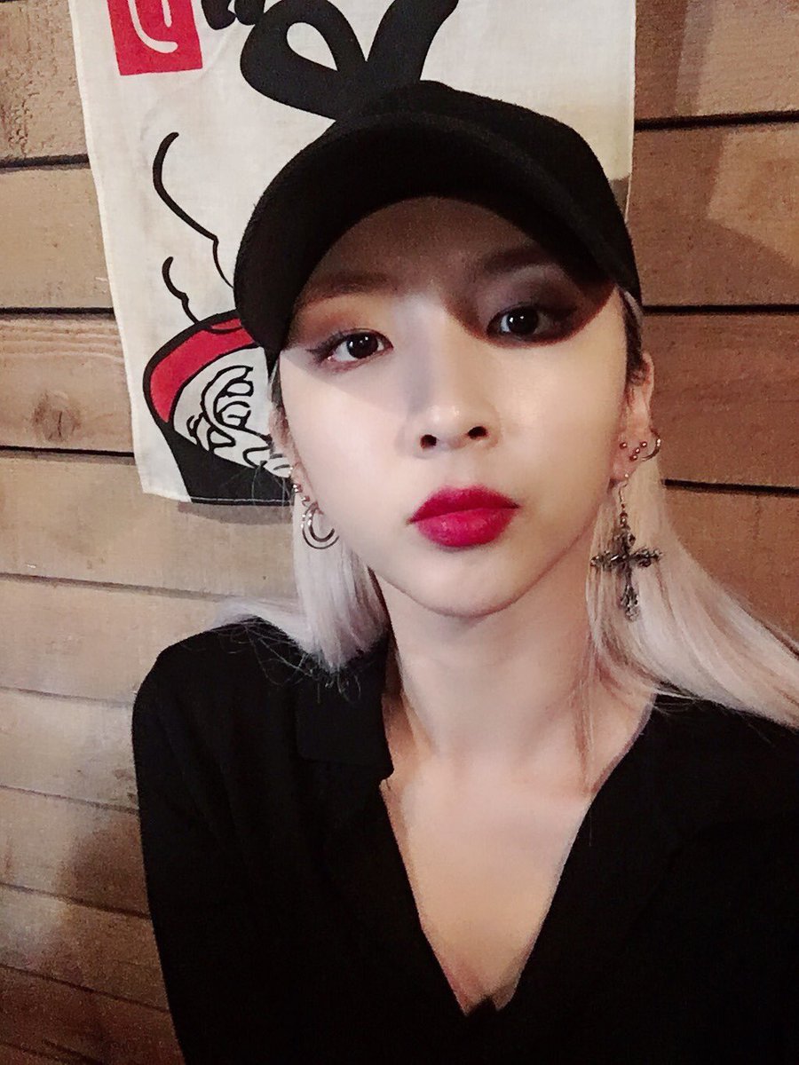 ggroupswcap's tweet photo. jiwoo; kard https://t.co/bL9ZS8dXi1