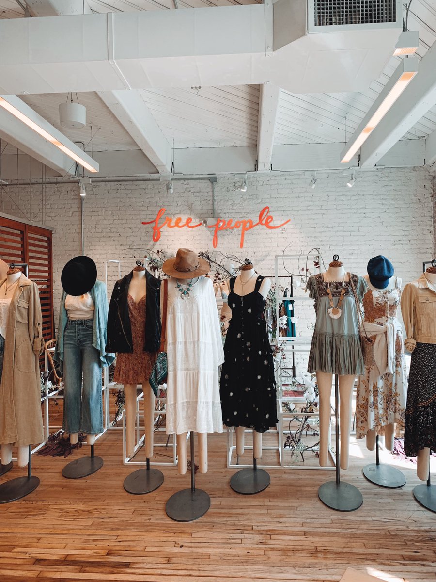 SweetLifeOly's tweet photo. L.A. Market day one complete!! Loving all the new styles and CAN’T wait to see them in the shop✨ https://t.co/nzzaYp9djc