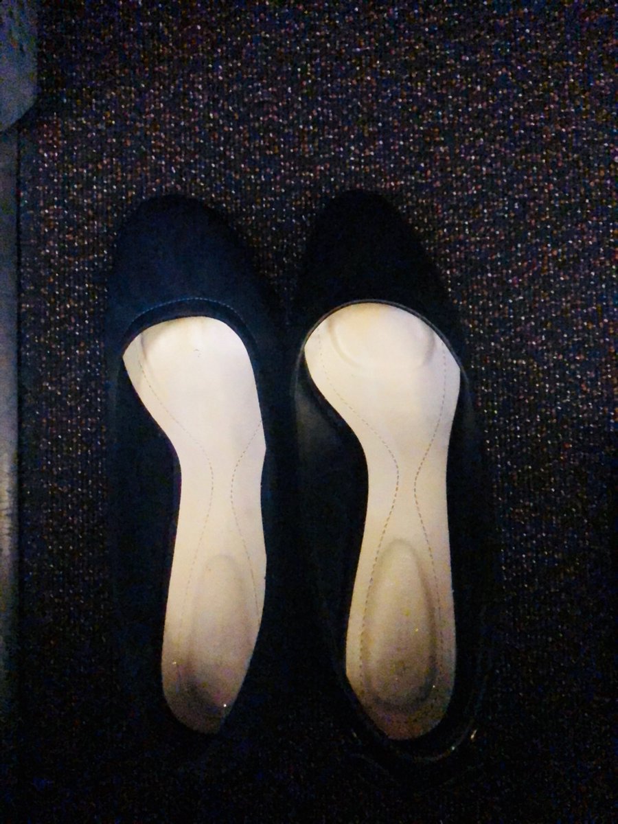 ThuliMadonsela3's tweet photo. Have you ever found yourself  wearing two different shoes for the same side and couldn’t go back to change? It happened to me this morning and reminded me to pose and be present in my own life. #Mindfulness https://t.co/2hj56aSPDC