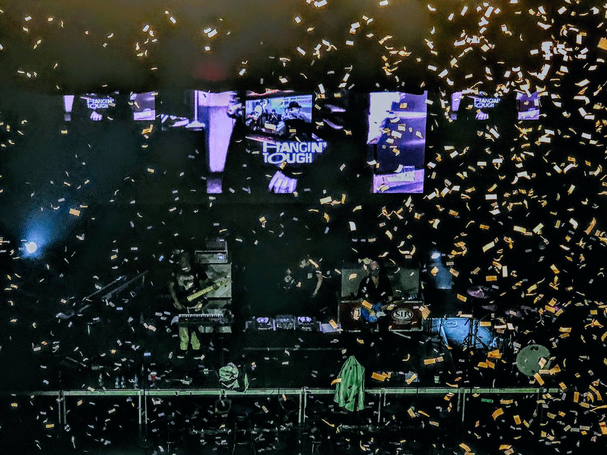 TorontoMia29's tweet photo. @DonnieWahlberg @nkotb just got back to Toronto thanks for a great weekend!! #NKOTBApollo #ThisIsHappiness https://t.co/MKYFSOdzMb