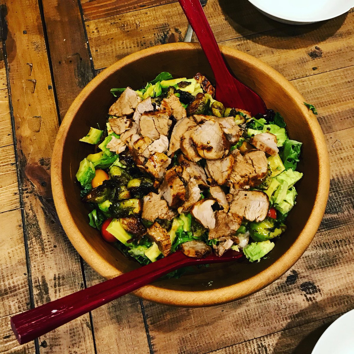 RJMersereau's tweet photo. Another 8pm dinner! A delicious wintery salad & the best part - I had no hand in it. #FeelingThankful #WeAteItAll #CouldntResist
Plus, it’s a big week ahead 😋 https://t.co/oCLdhNmsrT