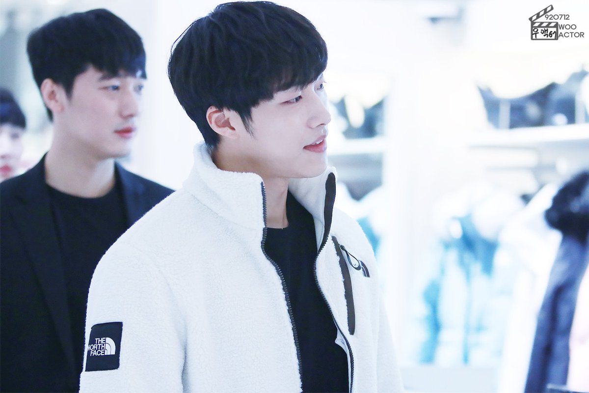 woo_actor's tweet photo. 181007 #노스페이스 #화이트라벨 #팬사인회
#우도환 #woodohwan https://t.co/BW1DwwvnPP