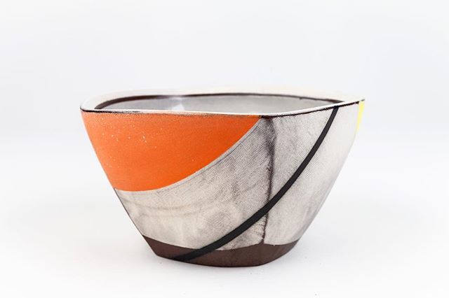 Caldwellceramic's tweet photo. New bowl. #contemporarycraft #significantform #ceramics #amacounderglaze #cone6soda #bowl #pottery #handmade #cone6 #sodafired #clay #nationalclayweek photo by @brock_mickelsen https://t.co/V5QjtSH57s https://t.co/HrHvxRAblS