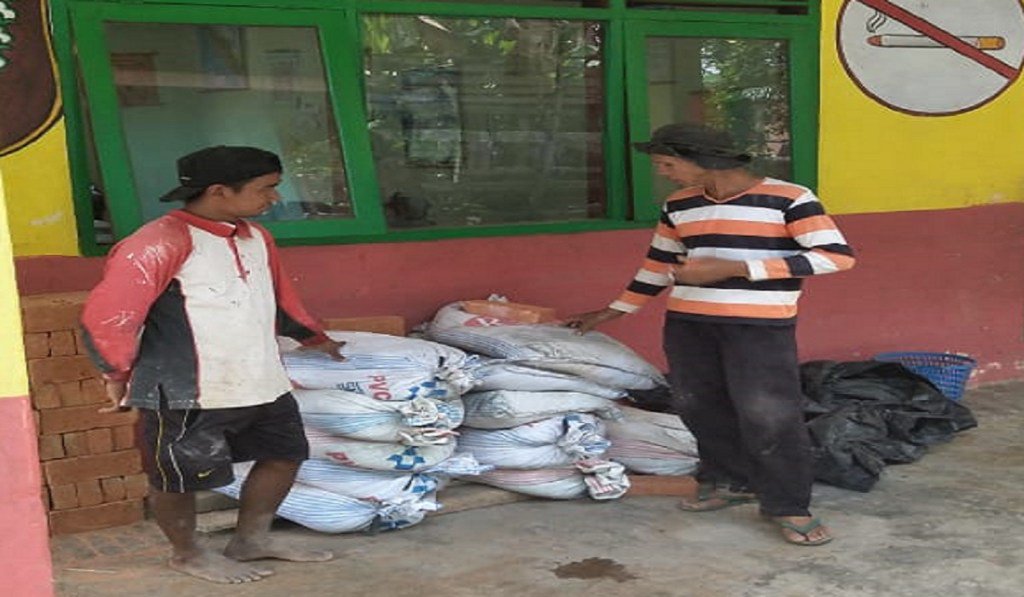 Masih di Kabupaten Sijunjung, Diduga Penyelewengan Dana Proyek/APBD TA 2018 Merajalela demokrasinews.com/blog/masih-di-…