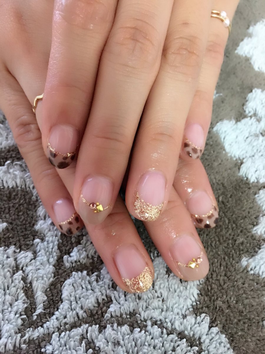 Sharon S Nails على تويتر 今日のお客様ネイル ベージュとゴールドベースにダルメシアン柄を書き 可愛いフレンチネイルに仕上がりました ジェル ネイル ジェルネイル 持ち込み画像 秋 秋ネイル フレンチ フレンチネイル ベージュ ゴールド アニマルネイル