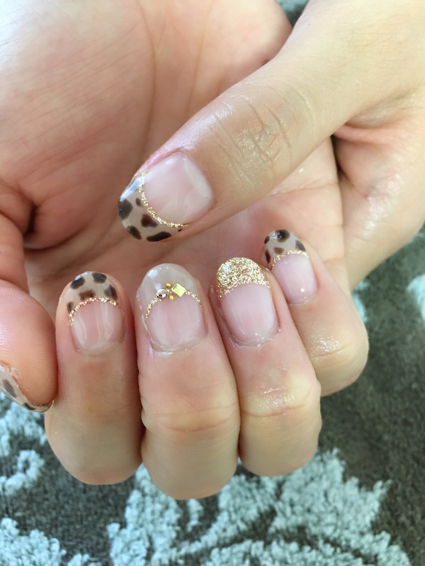 Sharon S Nails 今日のお客様ネイル ベージュとゴールドベースにダルメシアン柄を書き 可愛いフレンチネイルに仕上がりました ジェル ネイル ジェルネイル 持ち込み画像 秋 秋ネイル フレンチ フレンチネイル ベージュ ゴールド アニマルネイル