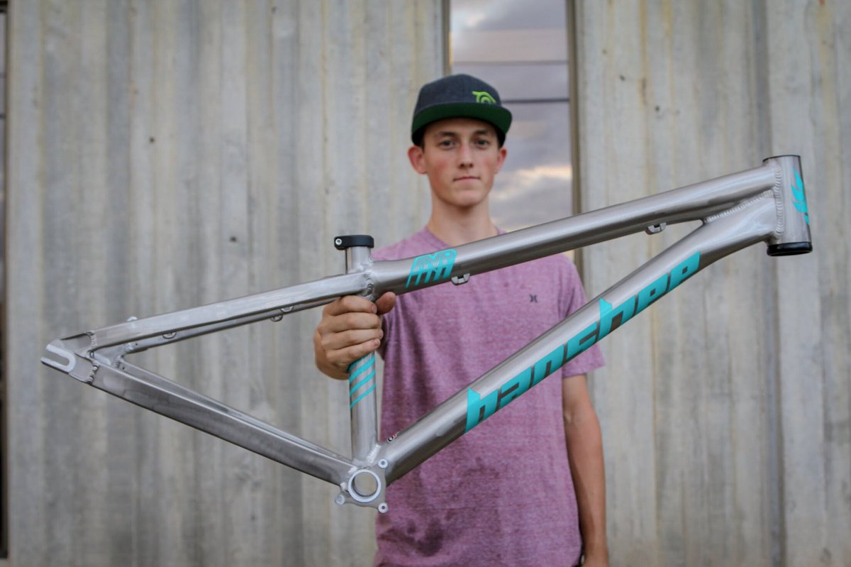 ChainlineBikes's tweet photo. Who needs a bike stand when you have a Chase... We’ve got a bunch of dope DJ frames at the shop waiting to be built up! Including the new @konaworld Shonky! - Check em out on our website: https://t.co/JGSMpEf5Y8

#chainlined #sendit #dirtjumper #newbike @bansheebikes @ns_bikes https://t.co/p7ztdM7e4V