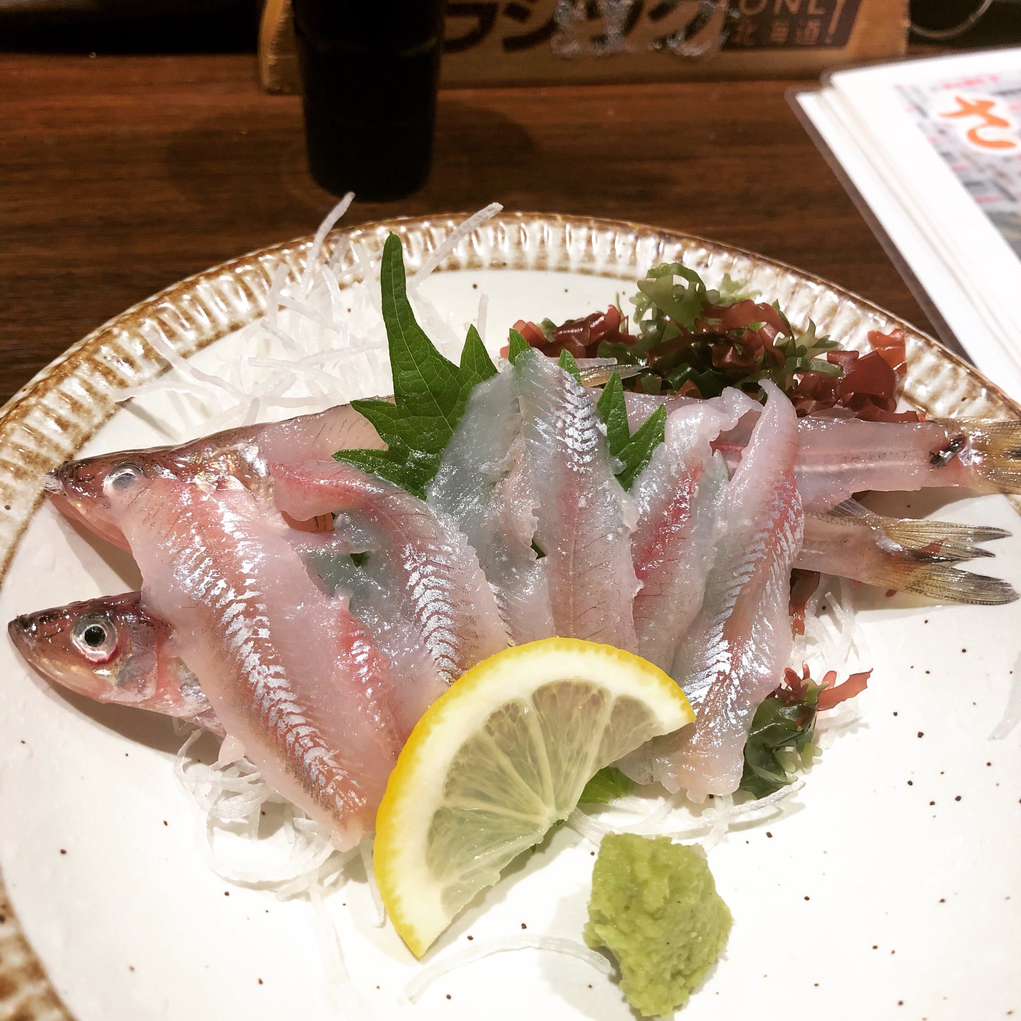 札幌ゲストハウス縁家 この時期しか食べられない鵡川産ししゃものお刺身 札幌でも食べられるようになったのね 日頃皆様が食べてるししゃもはニセモノなのよ ゲストハウス縁家 北海道グルメ ししゃもの刺身 T Co Axww08d6qz Twitter