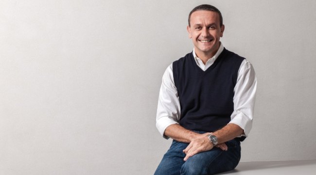 rtl1025's tweet image. 🖥️ #Facebook da tempo è impegnata in progetti che aiutano il sistema #italia a colmare il gap esistente in termini di competenze digitali. Oggi a Roma si inaugura #BinarioF. Ne parliamo a #nonstopnews con il Country manager di Facebook @LucaColombo.