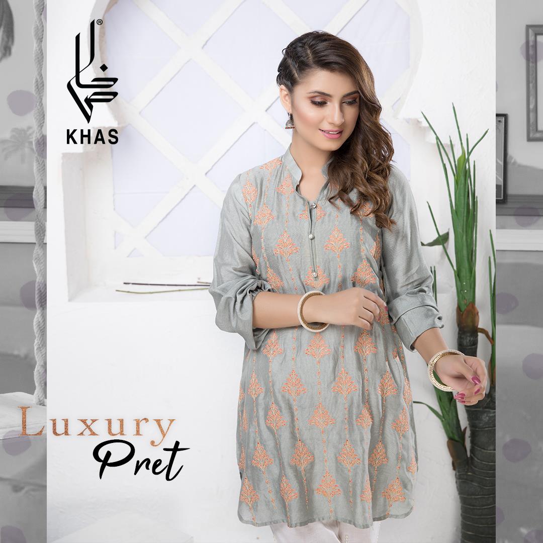 KhasOfficial's tweet photo. Be both elegant and sophisticated by opting this chic top from K H A S Luxury Pret’18

Available in stores and online.

Shop at https://t.co/sdYTHPbO6K

#Khasstores #trending Fashionista #ootd #bekhas #buyKhas #Tumkhashobohatkhasho #Trendytop https://t.co/wDCTuez1sb