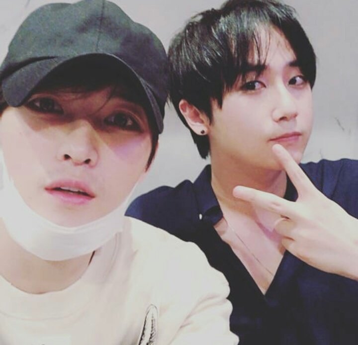 [<a href="/mystyle1103/">HEO YOUNGSAENG</a> ig💚fanboy😂]

Jaejoong: YoungSaeng~lets take a selfie?
YoungSaeng: oh? suddenly? (I) like ~
Jaejoong: if you're disappointed of not   being able to take selfie
YoungSaeng: kyaaa~V!! Im really uglyㅠㅠthank you~ㅜ

Im going back to Korea~^^goodbyeㅠ

#허영생 #김재중