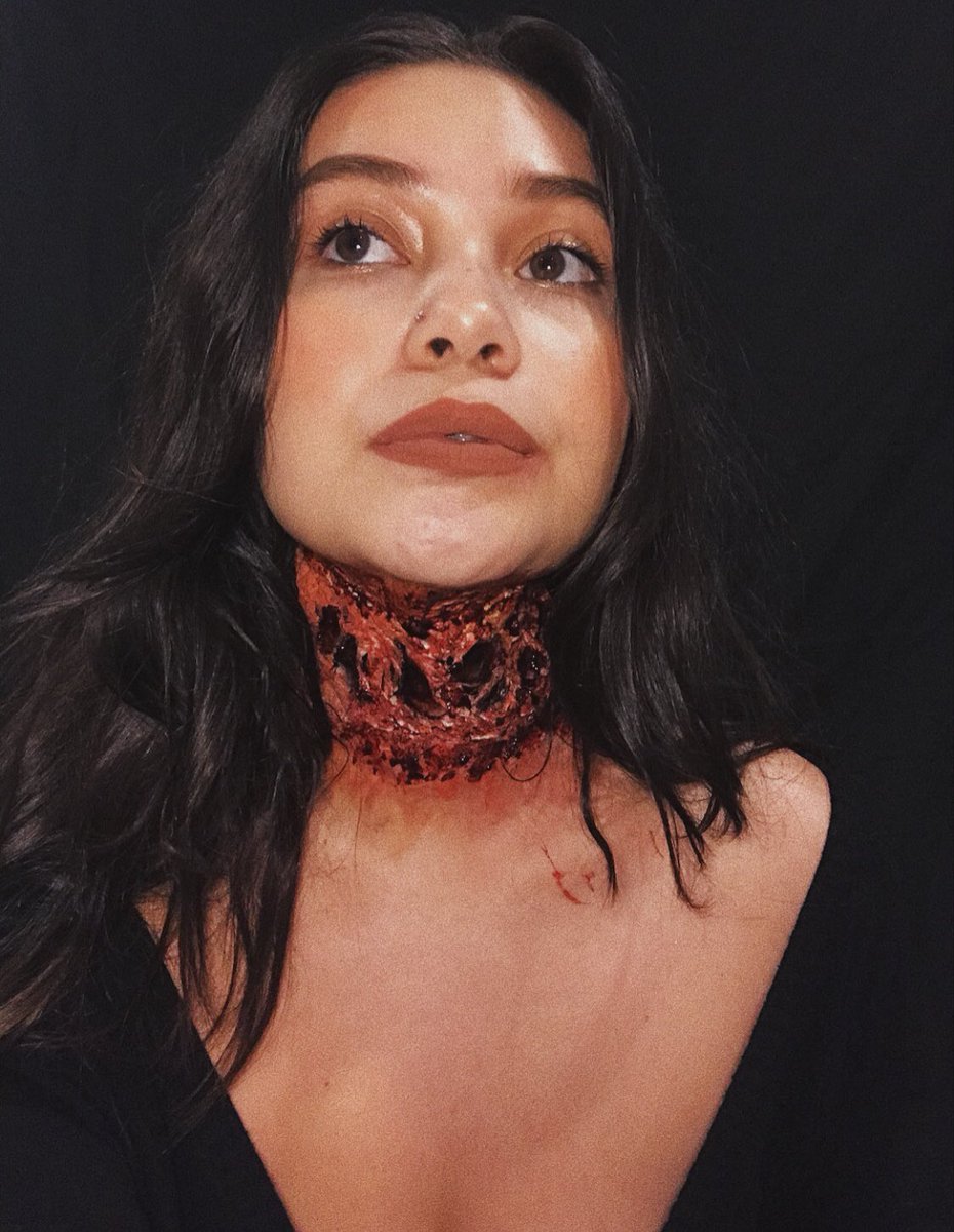 milkmom69's tweet photo. a little too casual for someone who just got their throat ripped out 💉 https://t.co/BTpoyeSE8i