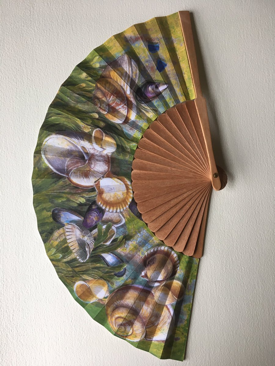 chaspaint's tweet photo. #fans #fanart #localartist #fanmuseum @ArtOlympiaFAN @paintwithCSBA @Fan_Makers @gucci @VogueRunway @voguemagazine https://t.co/bm8VdpHbje