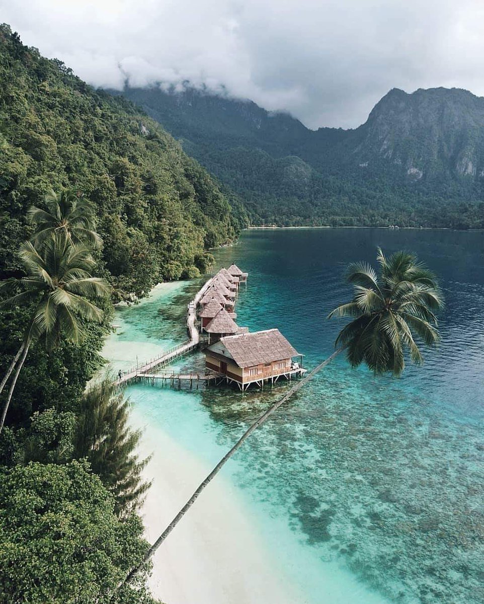 Oğulcuğum! Sadece acıktığında yemek yersen, en iyi yemeği yemiş olursun, 
Çok çalışıp yorgun bir vaziyette uyursan, en konforlu yatakta yatmış olursun, 
İnsanlara hüsn-ü muamele edersen (iyi davranırsan) onların kalbinde yer edersin; böylece de en lüks evde oturmuş olursun...