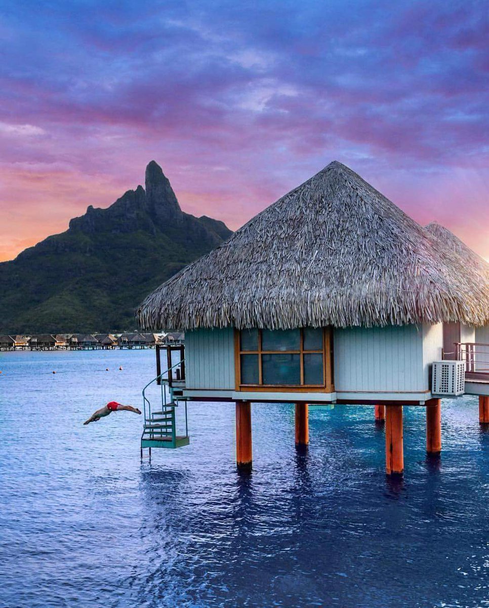 Hekim, oğluna dedi ki: 
Oğlum! hayatında üç şeyden tâviz verme; 
1. En iyi yemeği yemekten, 
2. En konforlu yatakta uyumaktan, 3. En lüks evde oturmaktan 
Oğul: " Babacığım biz fakîriz, peki ben bunu nasıl gerçekleştireceğim?" deyince Hekim şöyle cevapladı.