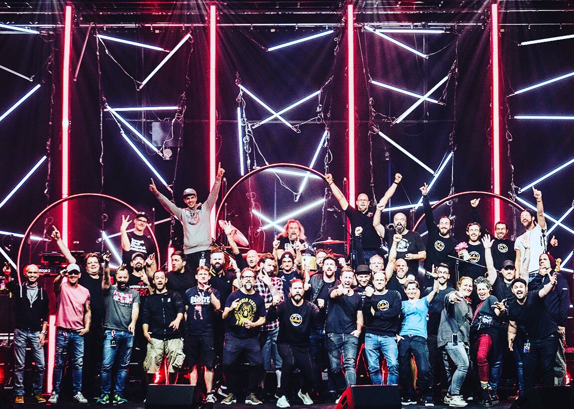 ReaGarvey's tweet photo. I don’t want to be the guy who took the credit@for other people’s work! I wrote the songs and I sang the songs but the rest is all these people and more!!One Love to One and all!! #neonlivetour2018 #NEON #heroes #backbone #pyramid #EndoftheStart God bless https://t.co/CYVmcm4LoY