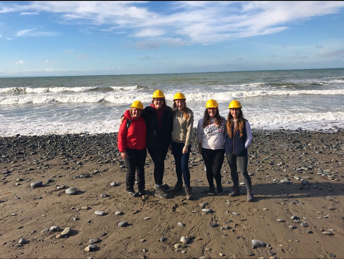thelaurenye's tweet photo. Geography Fieldtrip or Photoshoot opportunity... you decide 😂 #supersediments https://t.co/nRbTmGq1d6