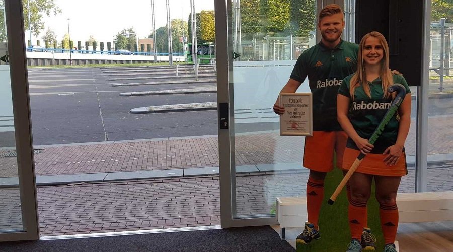 zoetermeersdb's tweet image. MHCZ-duo siert entree kantoor Rabobank Zoetermeer. 'Mooie uiting van lokale samenwerking.'
zoetermeersdagblad.nl/mhcz-duo-siert… @RaboRegioDH @mhczoetermeer @BellaOvergoor