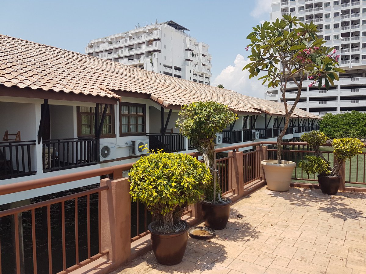 AimanCrystal's tweet photo. Deluxe Water Chalet In Port Dickson 
https://t.co/av3mEOQF6k https://t.co/A2BOPGdolX