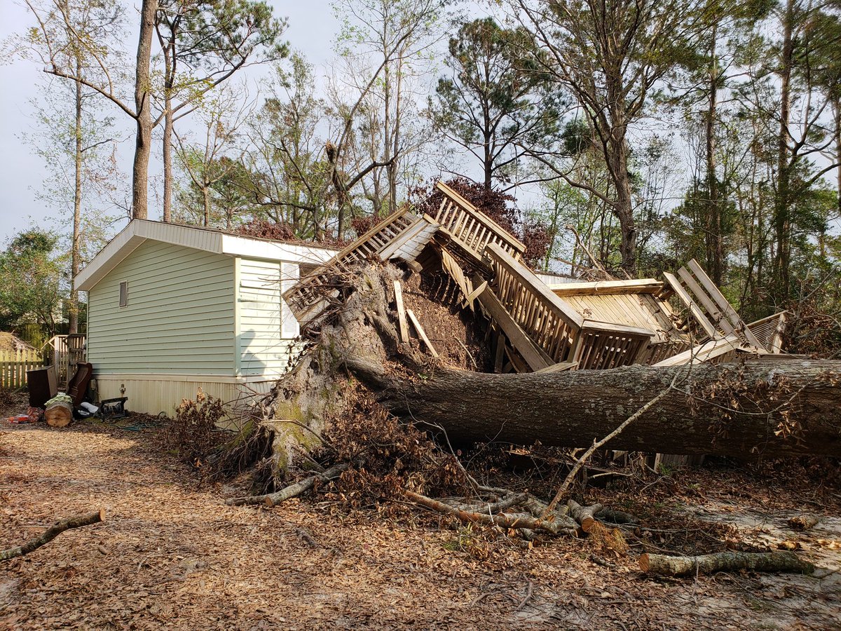 CharlieDrysdale's tweet photo. @alannarizzo @jennycavnar @TMobile @TeamRubicon @MLB Spent the weekend volunteering in the Jacksonville, NC area and they could use the help. #hurricaneflo #HR4HR https://t.co/H81RbJ6RhT