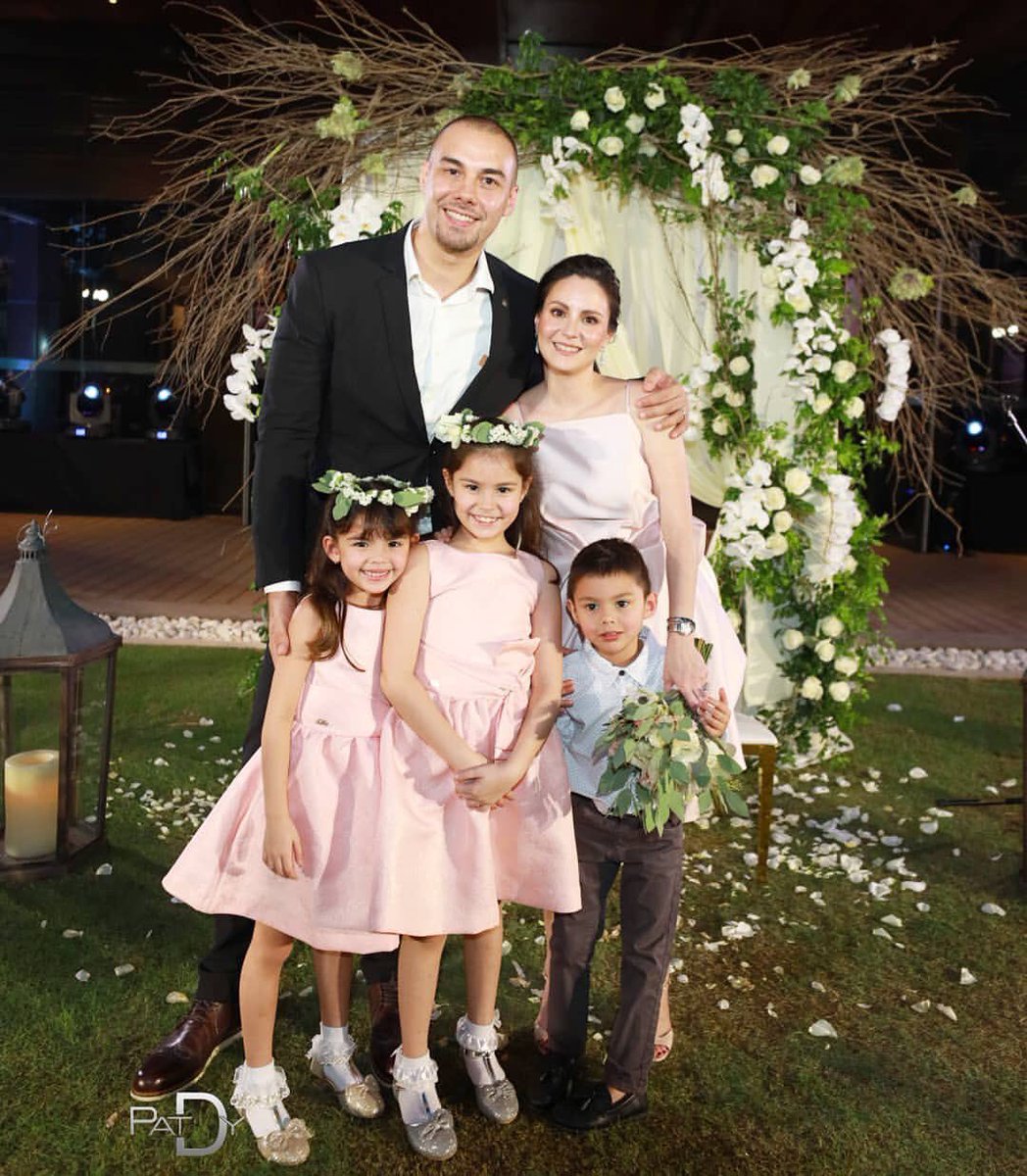 myrobbyrabbit's tweet photo. Nothing short of beautiful. 🌹 Congratulations and happy 10th renewal, @DougKramer44 and @Chekakramer! Your love and amazing family inspires us all. ❤️ Photo reposts from @patdy11 #RobbyRabbit #RRApparel https://t.co/E0G80oN9Op