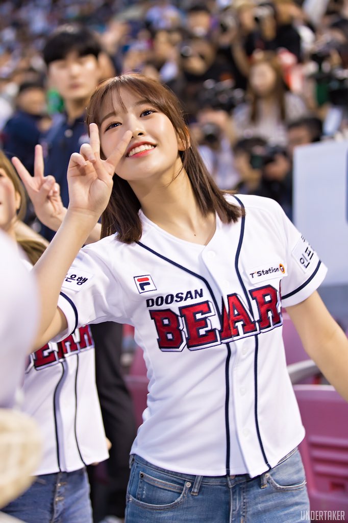 THANOS_ONE's tweet photo. IZONE X DOOSAN BEARS
아이즈원( アイズワン )두산베어스 시구 및 단상 공연 #안유진 #아이즈원 #시구 #유진 #アイズワン #IZONE #두산베어스 #DOOSAN #내가찍음 #야구장 #basebell #アン・ユジン #ANYUJIN https://t.co/WjlhVdWeYd