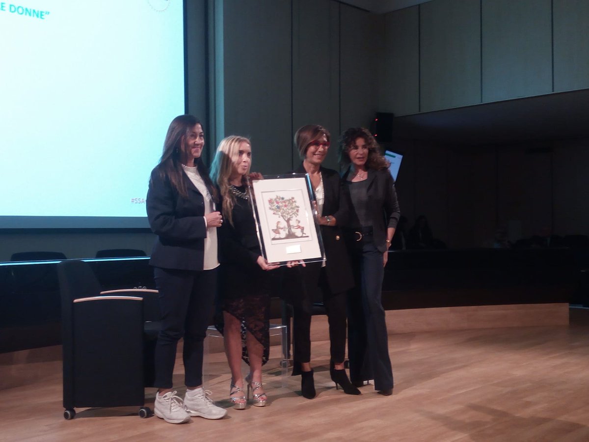 FondSodalitas's tweet photo. Benefit Cosmetics vince il Premio Speciale Contro la violenza sulle donne con il progetto “Bold is beautiful” #SSAward @BenefitID https://t.co/lhaUl1M4eD