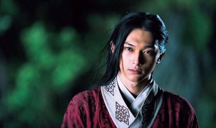 吉沢亮　セット 吉沢亮】の爽やかな髪型をつくるには？特徴を徹底解説 | CAMIL