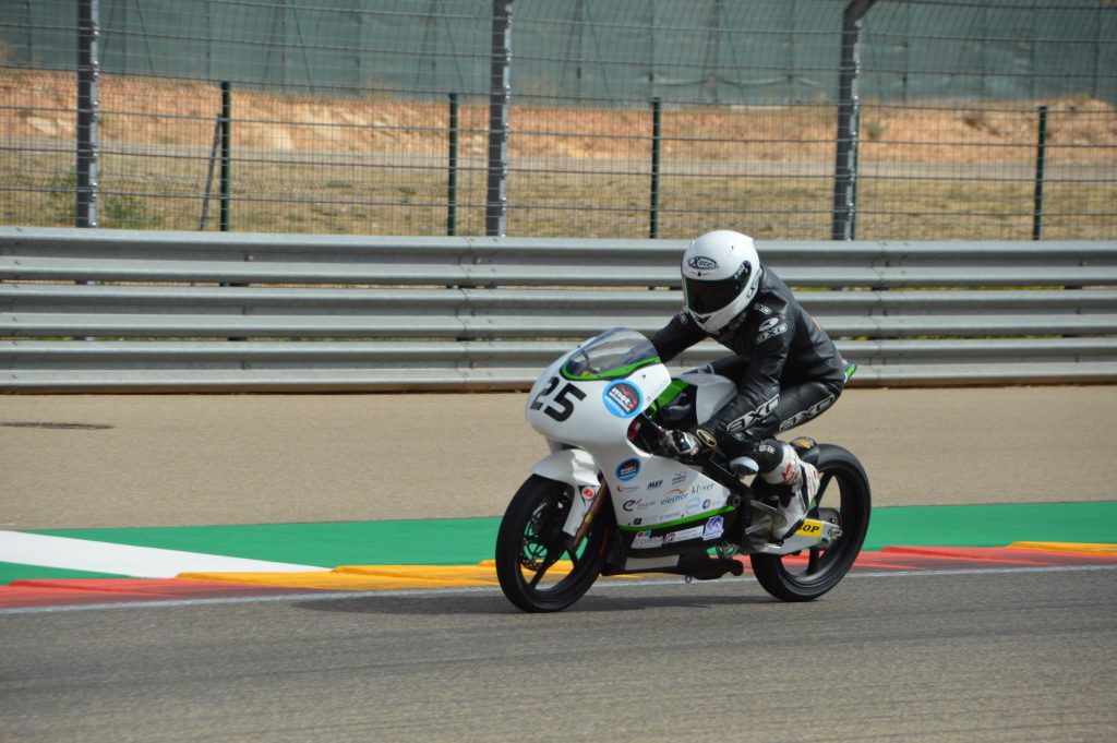 universitatURV's tweet photo. Enhorabona a l'equip @URVoltageRacing que ha quedat dotzè de 25 a la competició internacional MotoStudent https://t.co/PaqtcY7iAH https://t.co/vNETNpT2A1