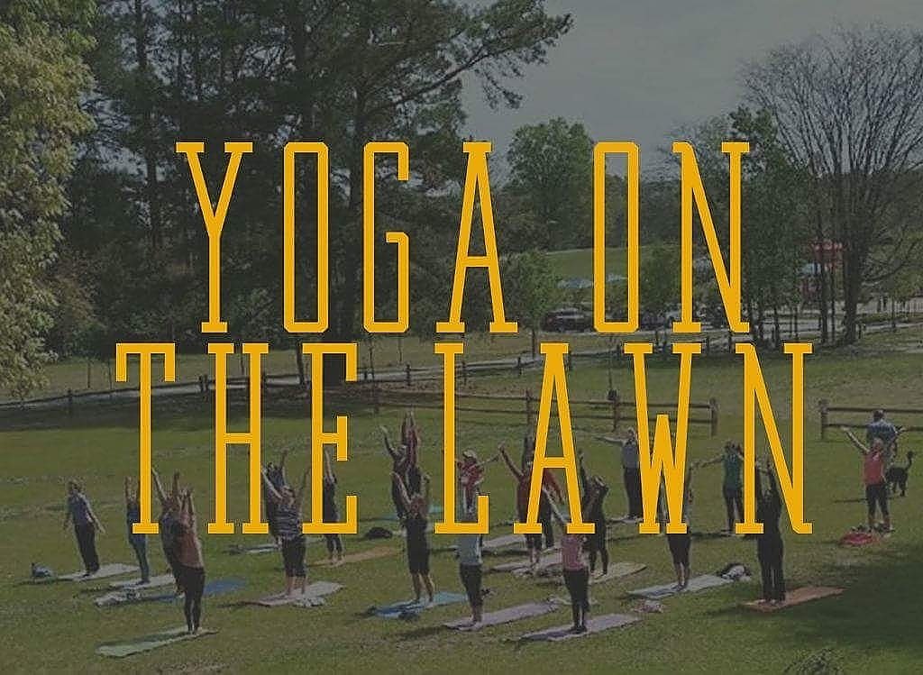 Join our Facebook group Oak City's Yoga On The Lawn to stay up-to-date on classes🔆REMINDER🔆 Your favorite yoga on the lawn class has moved to Sundays at 11 am with Sunny Spot Yoga🌳 Oak City Brewing Company Knightdale, NC #vinyasaflow #yogagirl