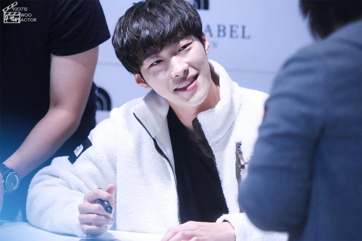 woo_actor's tweet photo. 181007 #노스페이스 #화이트라벨 #팬사인회
#우도환 #woodohwan https://t.co/F747j3zXZa
