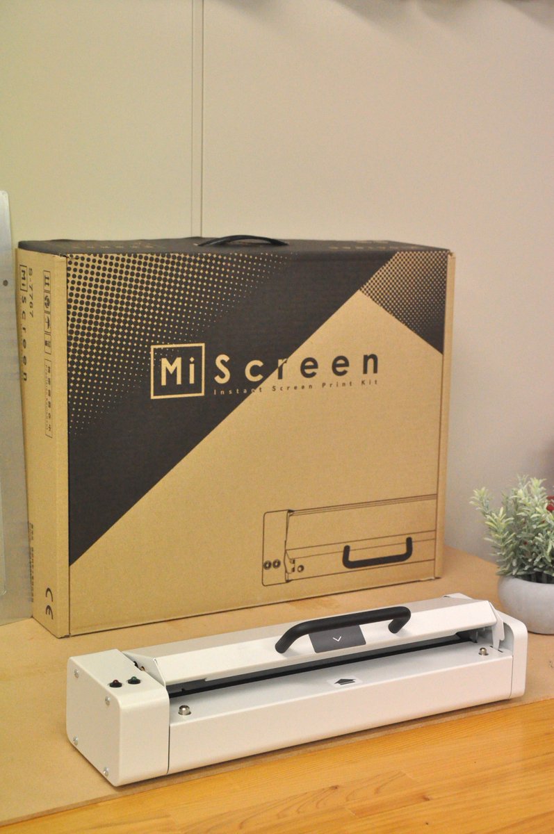 Texgraff_by_MST's tweet photo. Portable #DigitalScreenMaker: #MiScreen
Eliminating artwork improves quality as there’s no losses through a secondary transfer, no light undercutting, #NoMovements, #NoExtra time or artwork costs, #DigitalQuality. https://t.co/c6aZ7Pd4gQ https://t.co/GFGDkc3iXH