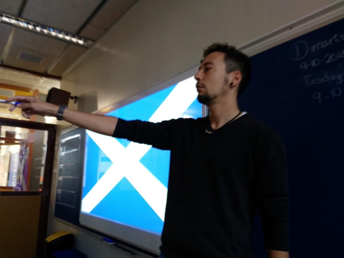 EscolaThauSC's tweet photo. Our Scottish assistant, Andreas is telling us about him! So good to have him here! #speakingassistant #andreasiscool https://t.co/GubmNyVQgr