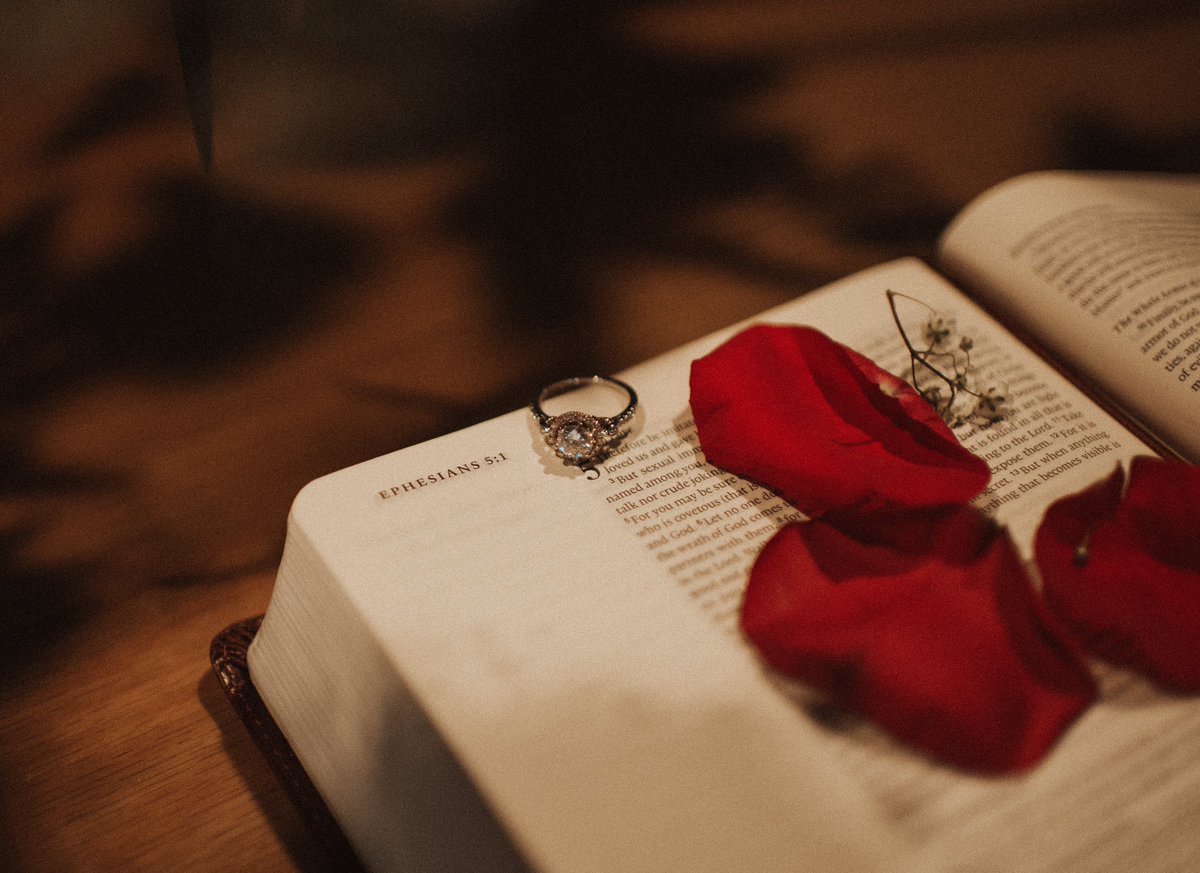 madichambers_'s tweet photo. a trail of roses led me to the most perfect proposal at the altar where we’ll say “I do”

“Husbands, love your wives, as Christ loved the church and gave himself up for her”
Ephesians 5:25 https://t.co/eXzpzEh324