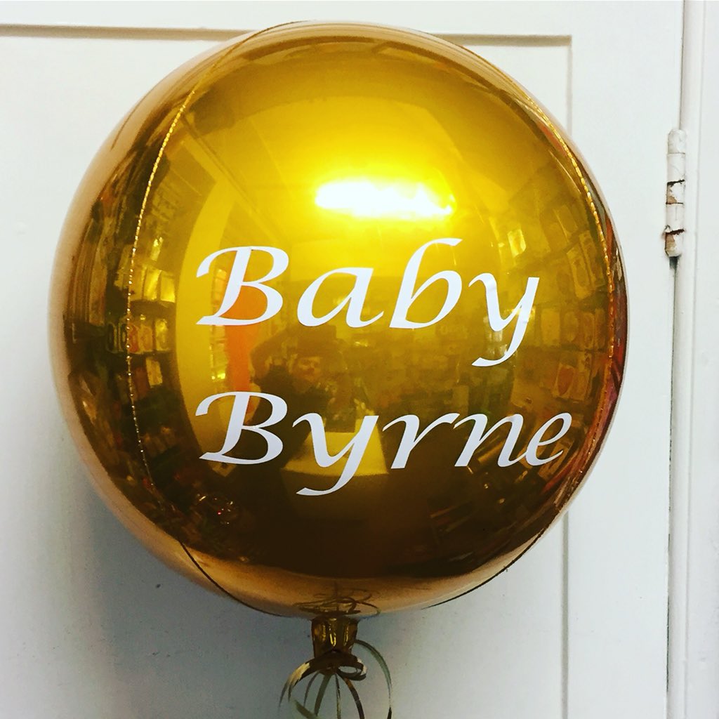 ✨personlised baby shower balloon✨
#babyshower #babylunch #baby #christening #babyshowerballoons #bespokeballoons #battersea #batterseapowerstation #gold #love