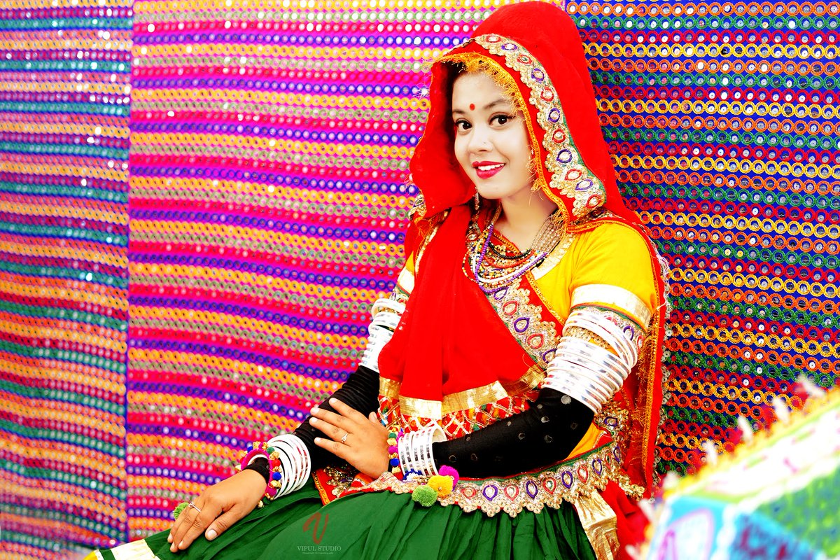 ihardikBJP's tweet photo. એક વણઝારી ઝૂલણાં ઝૂલતી’તી.... #WelcomeNavratri #Navratri2018  #Traditional #Festival #garba #Gujarat #GujaratiGarba #Chhogada #Rangalo #Navratri #CoupleGarba #Chaniyacholi #traditionalshoot #facebook #liker #instagirls #instacute #cutegirl #lovely #instalover #Gujarat #india https://t.co/8xXuY9dsMy