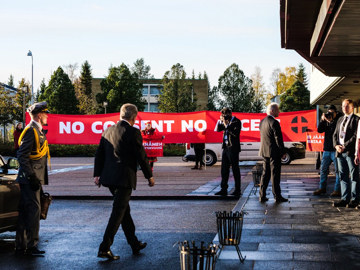 GreenpeaceSuomi's tweet photo. Sámi people saying “NO CONSENT NO ACCESS” in front of #ABACongress as industrial projects in the #Arctic threaten their future. Finnish gov has to respect #indigenous rights and stop trading away their future. #ForestIsLife #indigenous #NoArcticRailway #NoAccessWithoutConsent https://t.co/M3N3vqvwow