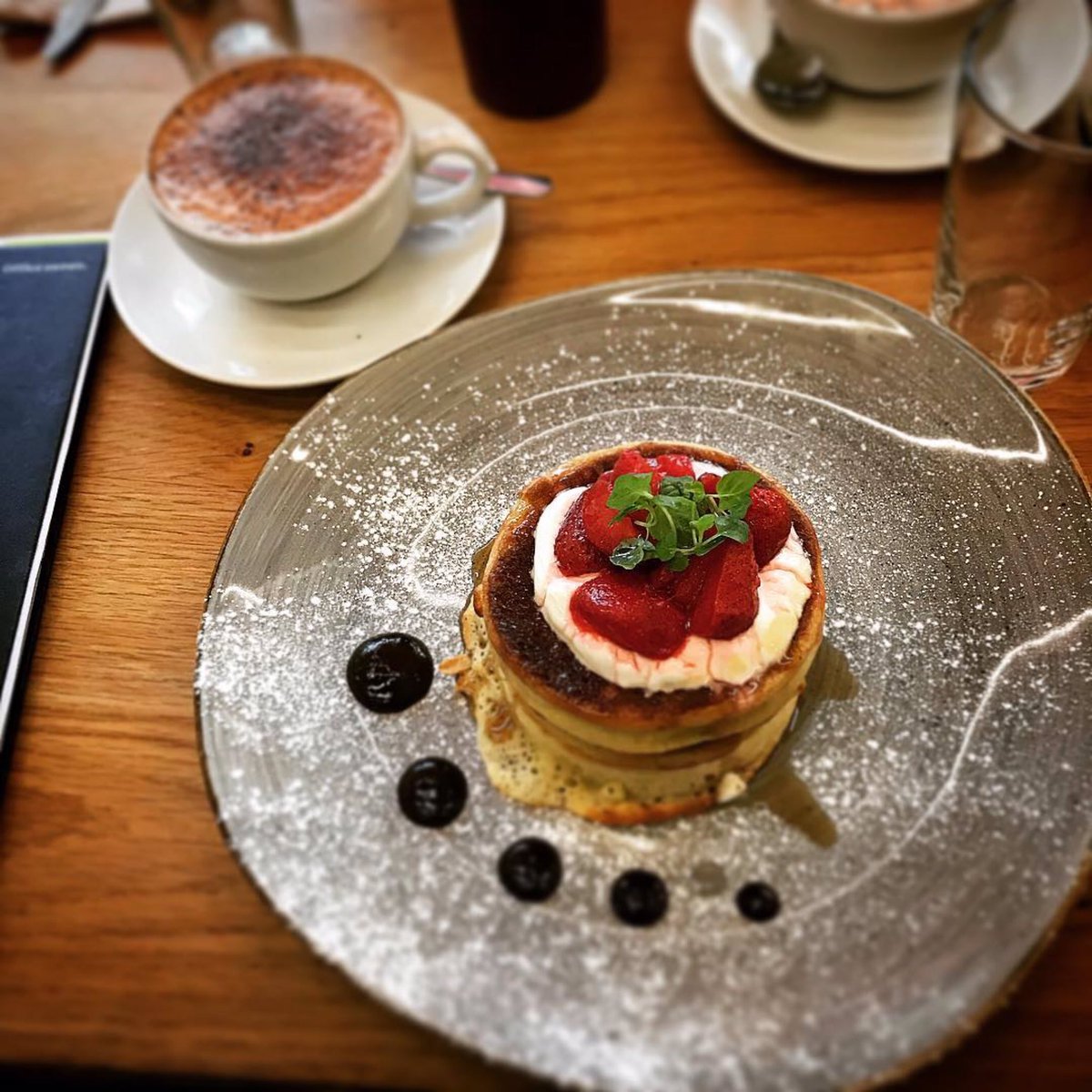 How to do breakfast meetings by Lara Ors on IG. 🥞🍓☕️📝

#meetinggoals #breakfastlondon
