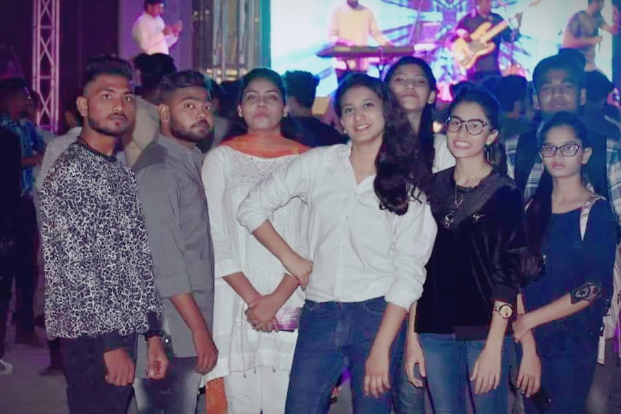 esthernaveed12's tweet photo. Concert day😂🎉🎉
Learn to enjoy every minute of your life. ...
Lighten up, just enjoy , smile more, laugh more, with your best friends🎉
#esthernaveed https://t.co/ct6LCN6mWG
