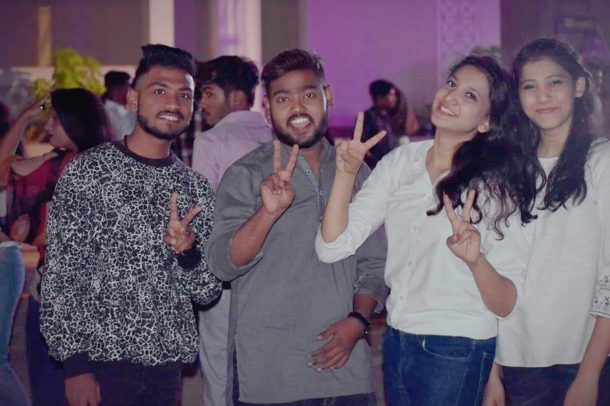 esthernaveed12's tweet photo. Concert day😂🎉🎉
Learn to enjoy every minute of your life. ...
Lighten up, just enjoy , smile more, laugh more, with your best friends🎉
#esthernaveed https://t.co/ct6LCN6mWG