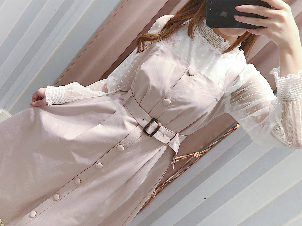 Evelyn No Twitter ラフォーレ原宿店 Pinkのトレンチワンピ Whiteのハートレーストップスで 甘々なコーデに トップスはお袖の部分が キュッと締まっているので 女の子らしく見えます ワンピースはスニーカーと合わせて カジュアルに着ても可愛いですよ Evelyn No Twitter ラフォーレ原宿店 Pinkのトレンチワンピ Whiteのハートレーストップスで 甘々なコーデに トップスはお袖の部分が キュッと締まっているので 女の子らしく見えます ワンピースはスニーカーと合わせて カジュアルに着ても可愛いですよ