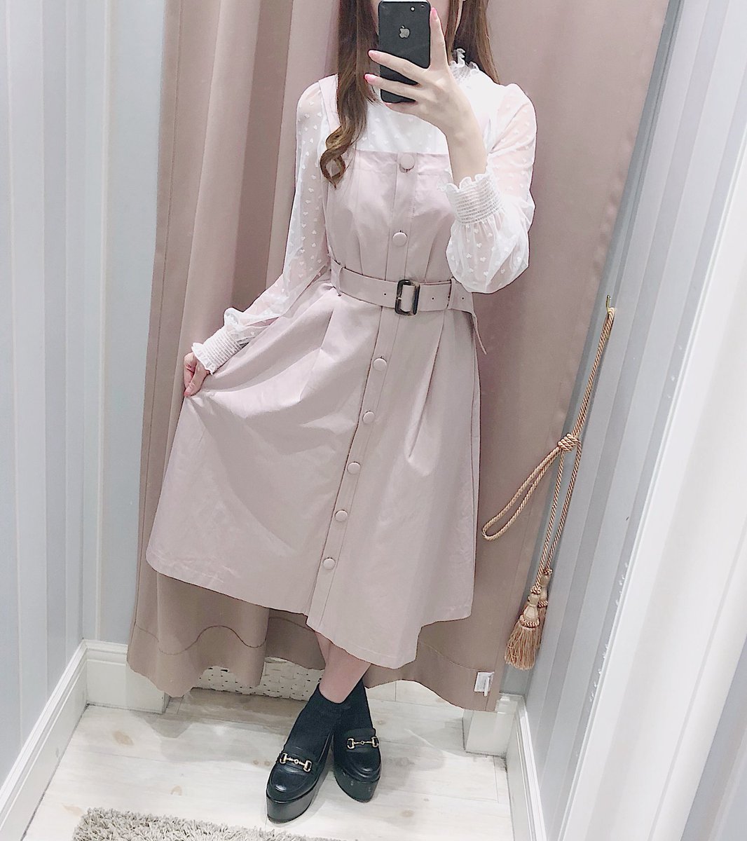 Evelyn No Twitter ラフォーレ原宿店 Pinkのトレンチワンピ Whiteのハートレーストップスで 甘々なコーデに トップスはお袖の部分が キュッと締まっているので 女の子らしく見えます ワンピースはスニーカーと合わせて カジュアルに着ても可愛いですよ Evelyn No Twitter ラフォーレ原宿店 Pinkのトレンチワンピ Whiteのハートレーストップスで 甘々なコーデに トップスはお袖の部分が キュッと締まっているので 女の子らしく見えます ワンピースはスニーカーと合わせて カジュアルに着ても可愛いですよ