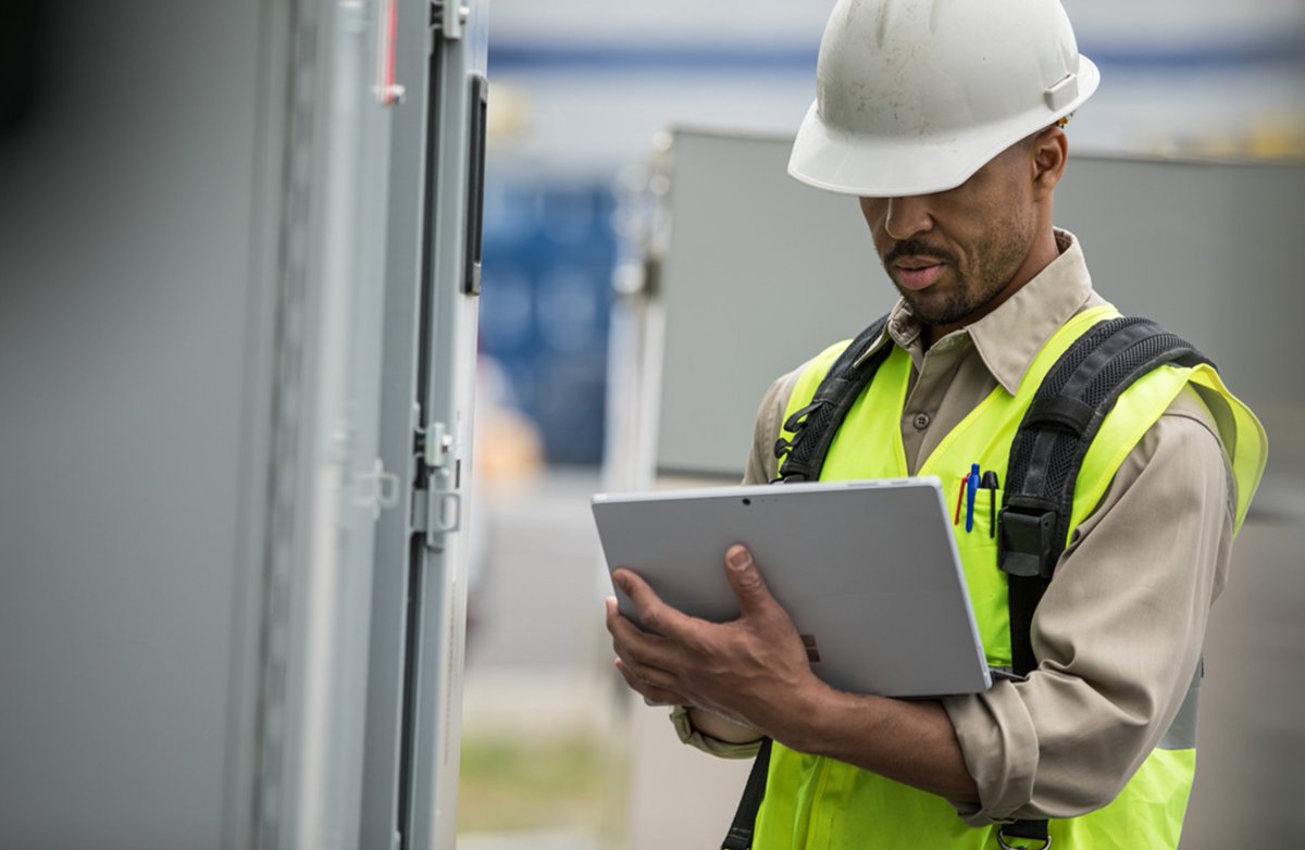 MSFTBusinessUK's tweet photo. Microsoft has partnered with @UtilityWeek, at #uwcongress, to talk about how we are empowering #Utilities businesses to achieve more in the age of the 4th industrial revolution. Learn more https://t.co/PzKa0SF2N9 https://t.co/wGUf3XApOX