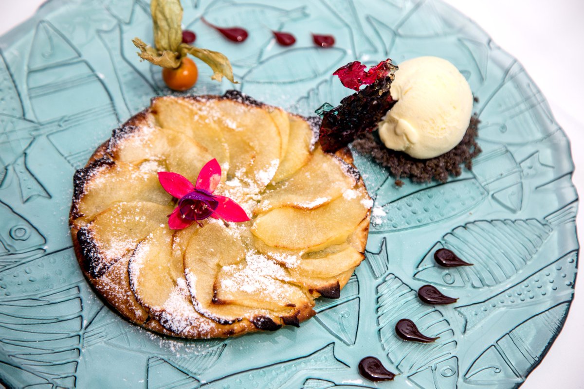 Canpeprestaura1's tweet photo. ¿Te gusta la tarta de manzana? Nuestro pastel te volverá loco...😉
Do you like apple cake? Our cake will make you going crazy... 😉
#CanPep #restaurant #restaurante #Andratx #PortAndratx #Mallorca #Baleares #food #photooftheday #instagood #dinner #lunch #fresh #tasty #foodie https://t.co/b1w7ptXj8g