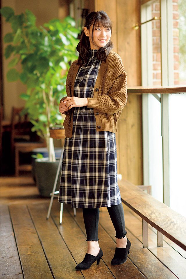 ファッションセンターしまむら トレンドのチェック柄ワンピ 秋冬で使えるニットカーデ プチプラで今どき女子のトレンドスタイル完成です レディース カーディガン各種 1 900円 レディース チェック柄ワンピース各種 1 900円 詳しくは T Co
